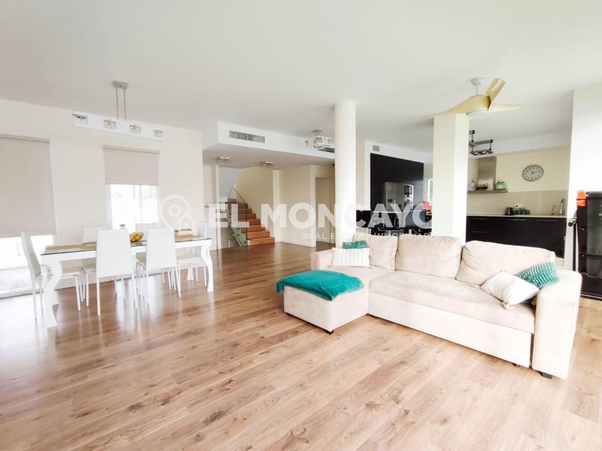 Villa in San Fulgencio, Alicante, Spain 9 bedrooms, 354 sq.m. No. 112848