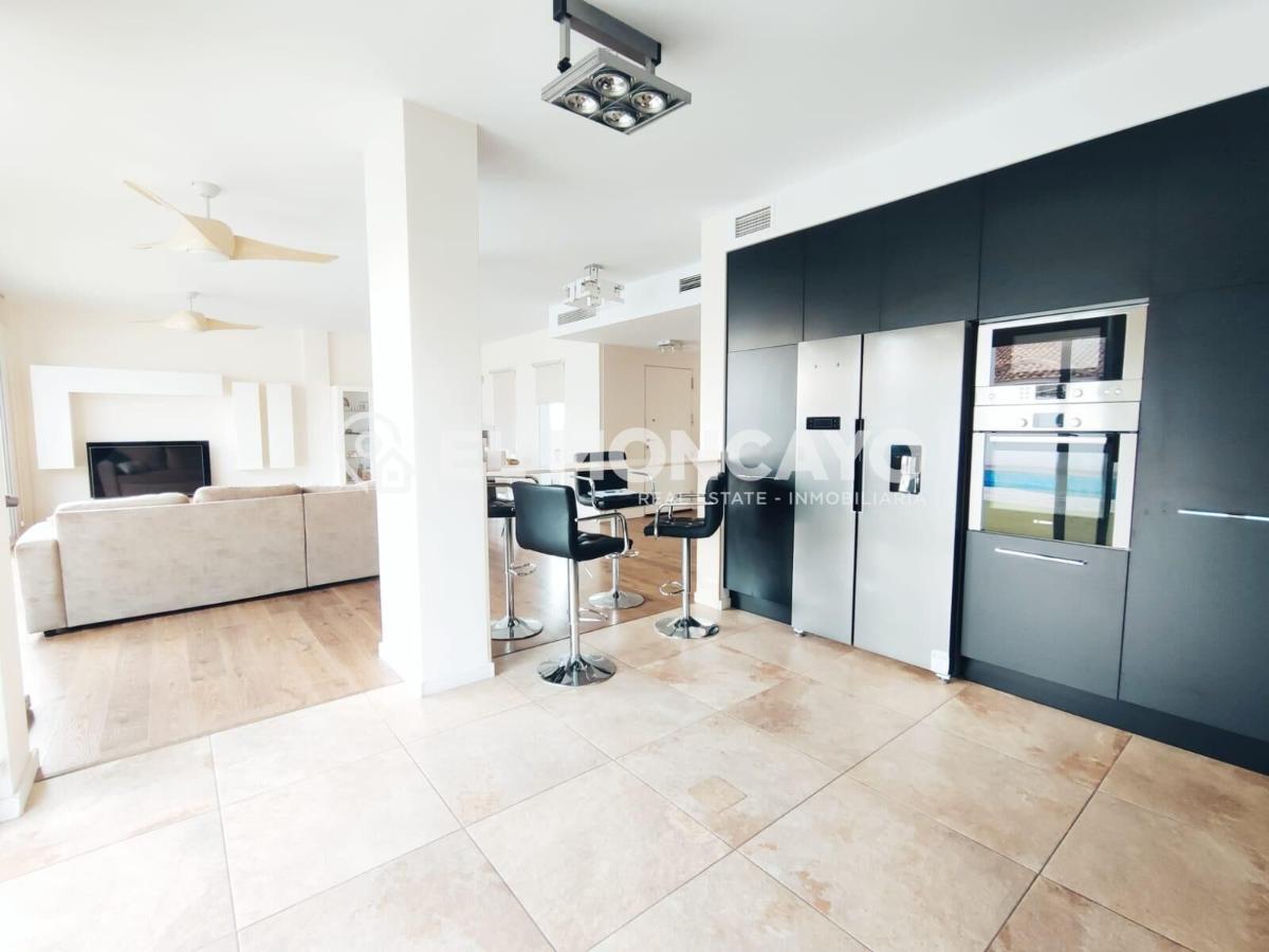 Villa in San Fulgencio, Alicante, Spain 9 bedrooms, 354 sq.m. No. 112848