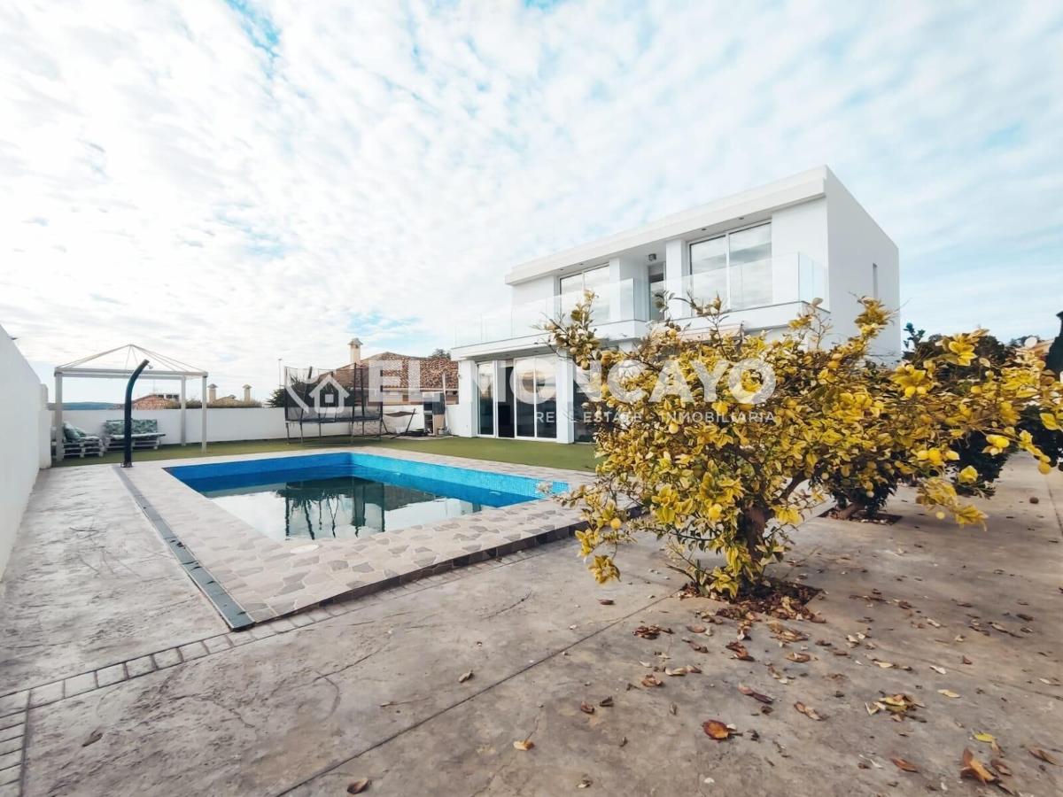 Villa in San Fulgencio, Alicante, Spain 9 bedrooms, 354 sq.m. No. 112848