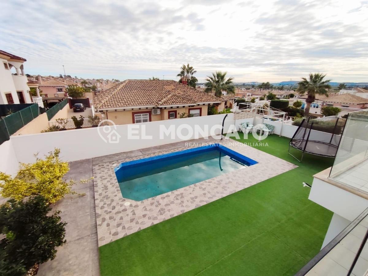 Villa in San Fulgencio, Alicante, Spain 9 bedrooms, 354 sq.m. No. 112848