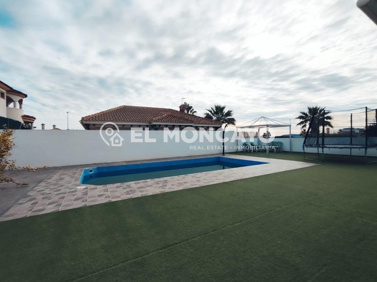 Villa in San Fulgencio, Alicante, Spain 9 bedrooms, 354 sq.m. No. 112848