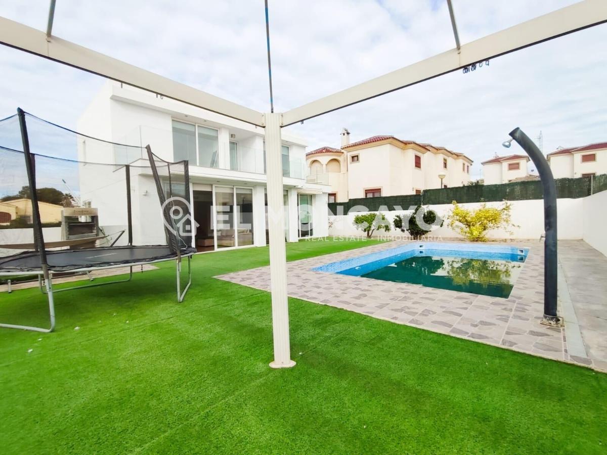 Villa in San Fulgencio, Alicante, Spain 9 bedrooms, 354 sq.m. No. 112848