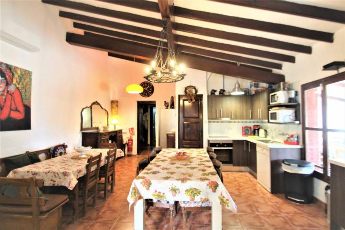 Huvila Alicante, Espanja 9 makuuhuonetta, 221 m2 No. 98498