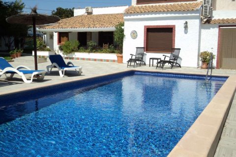 Villa in Alicante, Spain 9 bedrooms, 221 sq.m. No. 98498