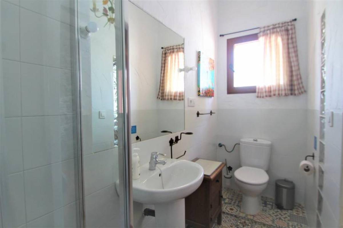 Huvila Alicante, Espanja 9 makuuhuonetta, 221 m2 No. 98498