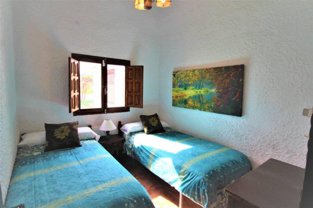 Huvila Alicante, Espanja 9 makuuhuonetta, 221 m2 No. 98498