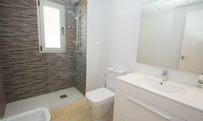 Apartamento en Alicante, España 2 dormitorios, 65 m2 No. 111340