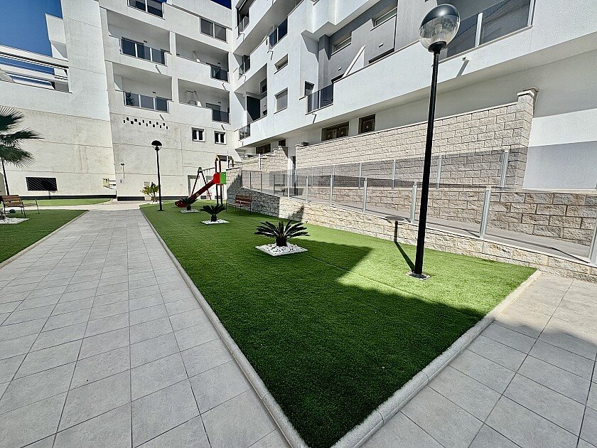 Apartamento en Villamartin, Alicante, España 2 dormitorios, 70 m2 No. 111337