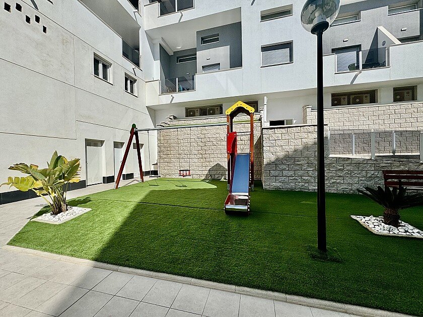 Apartamento en Villamartin, Alicante, España 2 dormitorios, 70 m2 No. 111337
