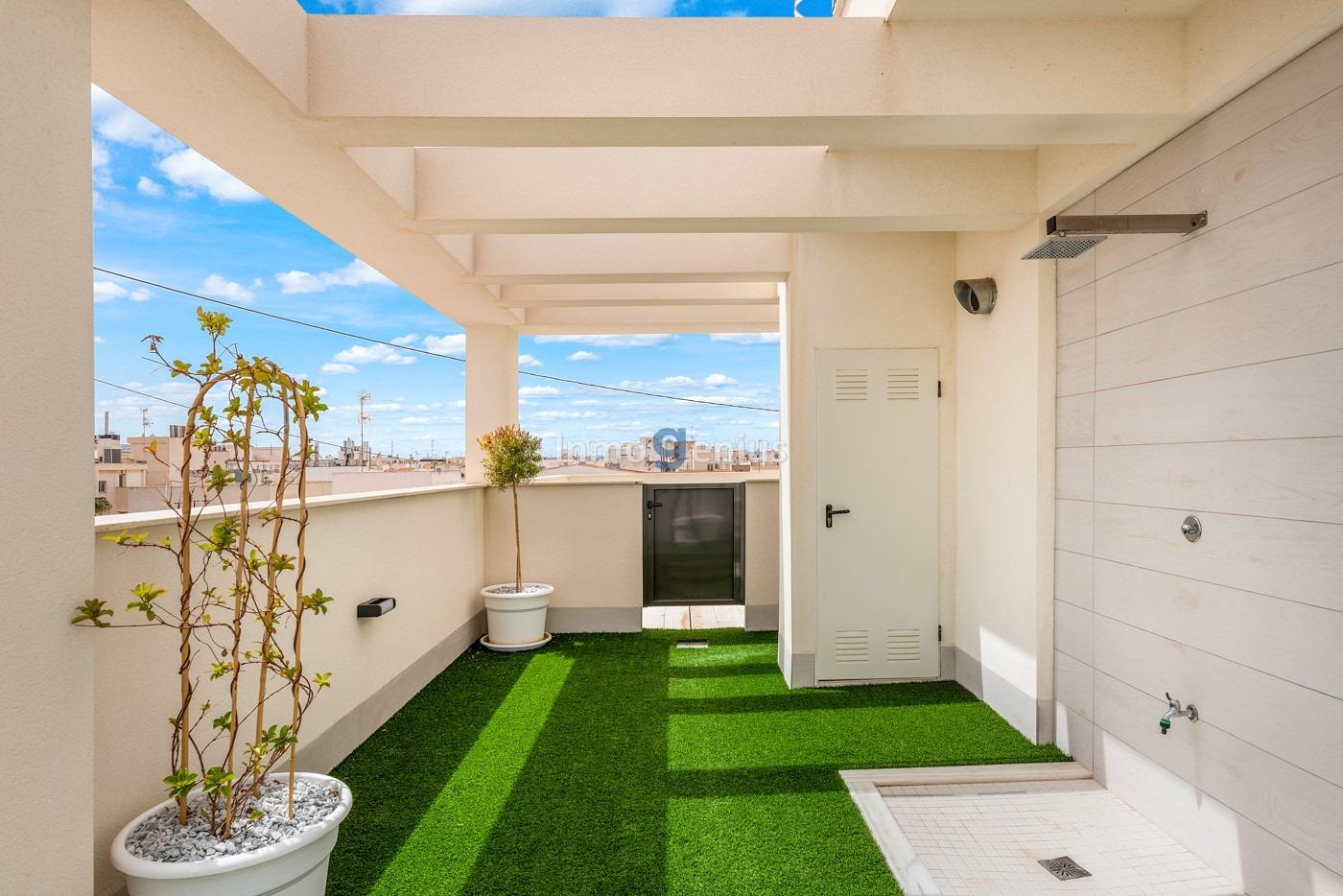 Apartment à Torrevieja, Alicante, Espagne 2 chambres, 73 m2 No. 81548