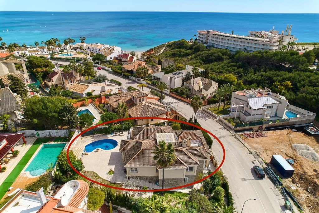 Villa in Dehesa De Campoamor, Alicante, Spain 4 bedrooms, 350 sq.m. No. 87251