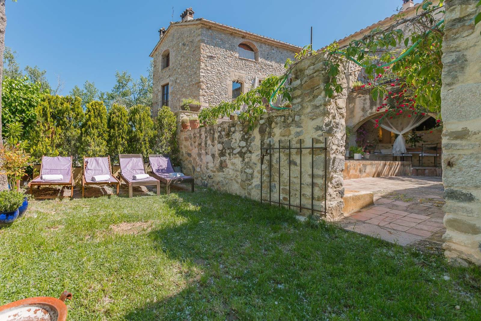 Commercial property in Girona, Spain 8 bedrooms, 727 sq.m. No. 22613
