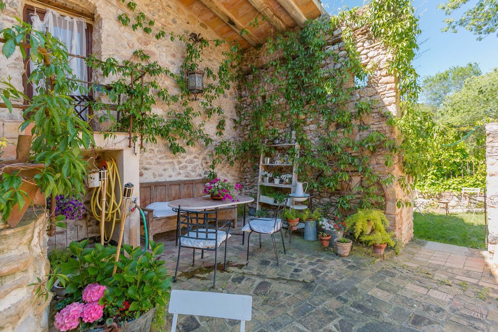 Commercial property in Girona, Spain 8 bedrooms, 727 sq.m. No. 22613