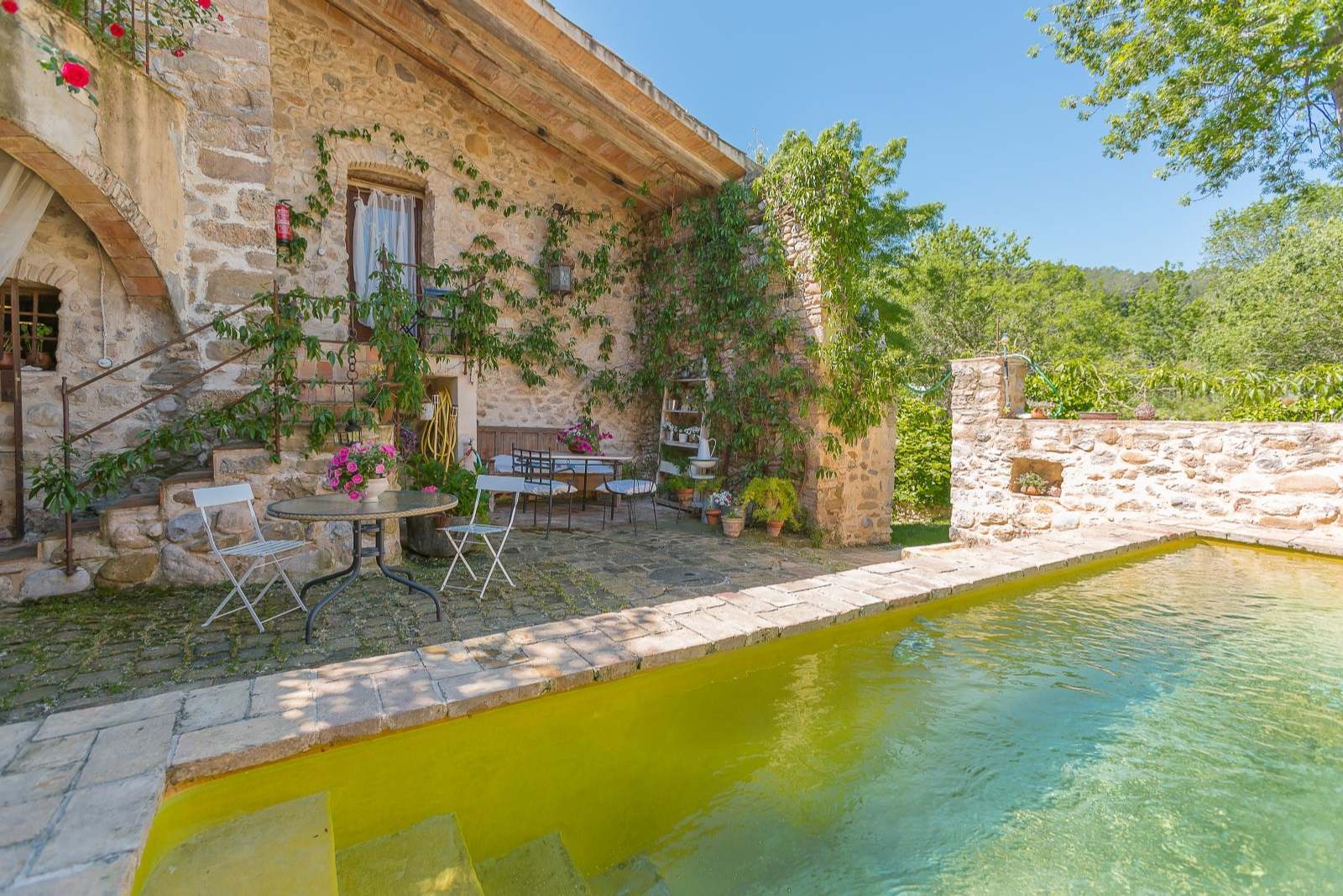 Commercial property in Girona, Spain 8 bedrooms, 727 sq.m. No. 22613