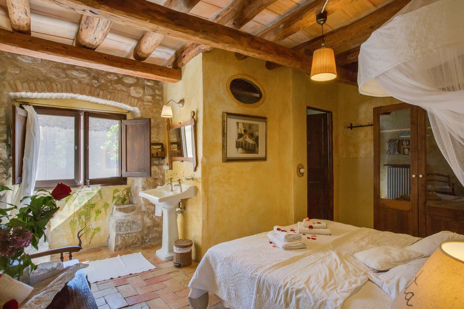 Commercial property in Girona, Spain 8 bedrooms, 727 sq.m. No. 22613