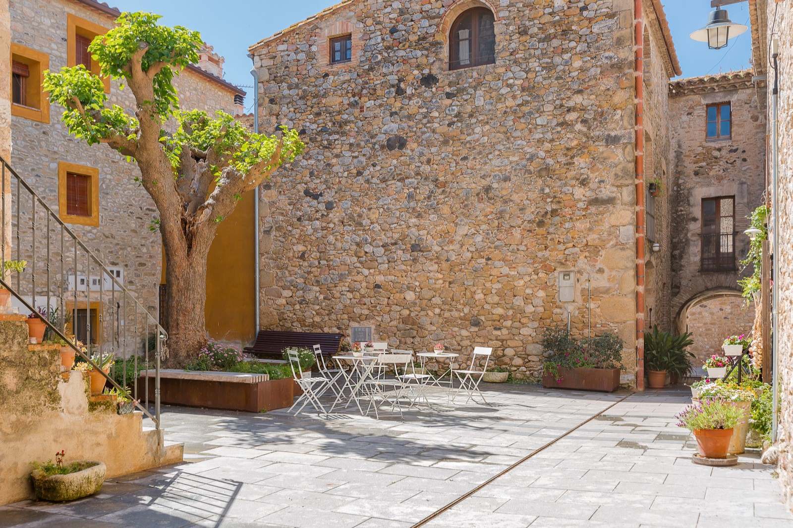 Commercial property in Girona, Spain 8 bedrooms, 727 sq.m. No. 22613