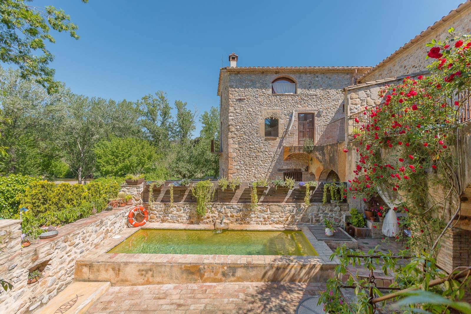 Commercial property in Girona, Spain 8 bedrooms, 727 sq.m. No. 22613