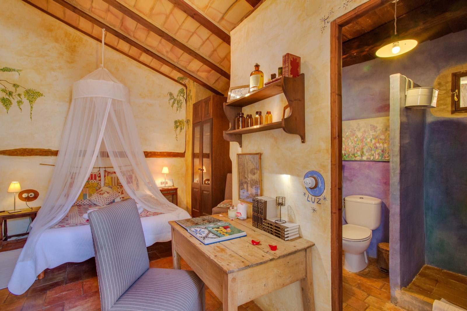 Commercial property in Girona, Spain 8 bedrooms, 727 sq.m. No. 22613