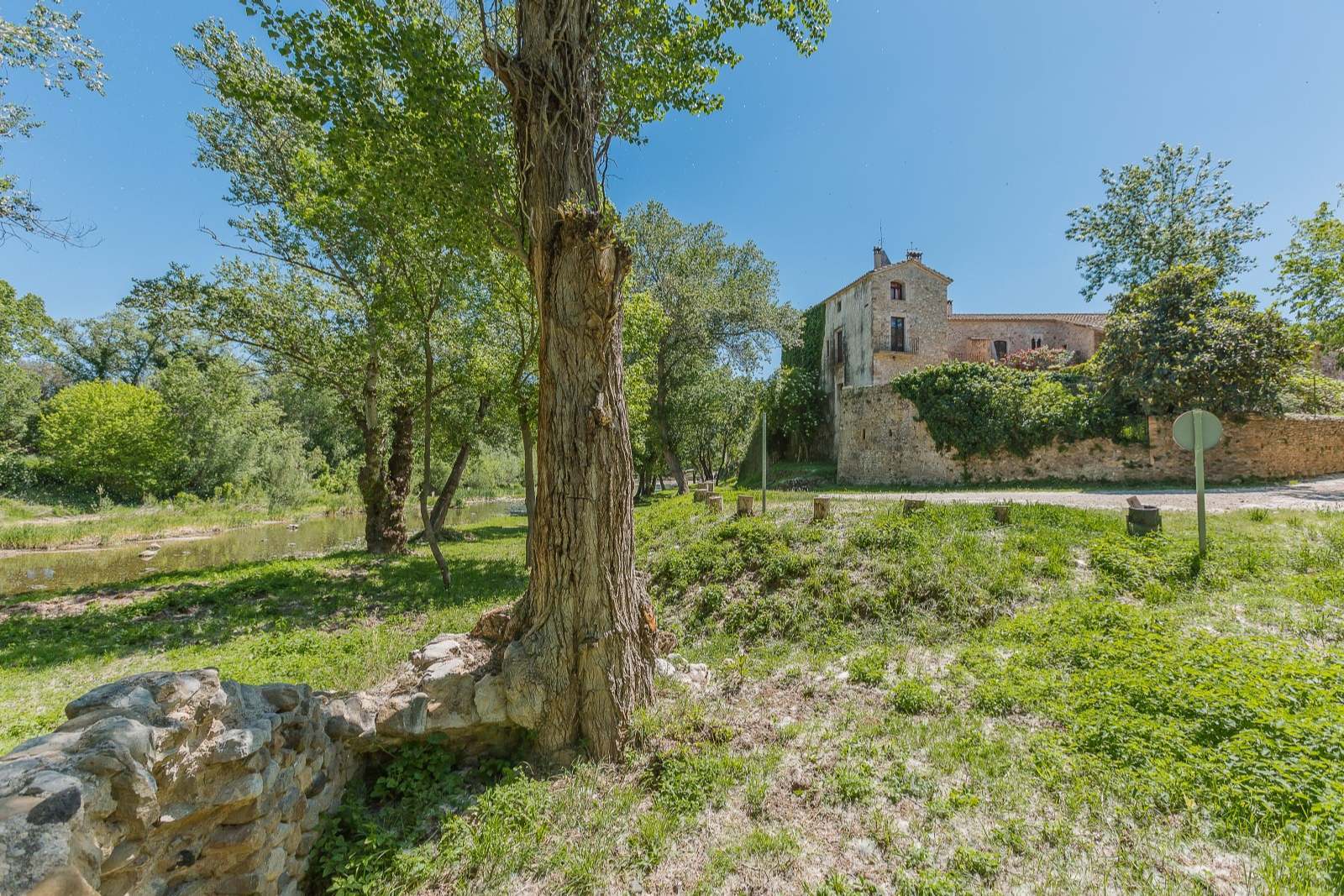 Commercial property in Girona, Spain 8 bedrooms, 727 sq.m. No. 22613
