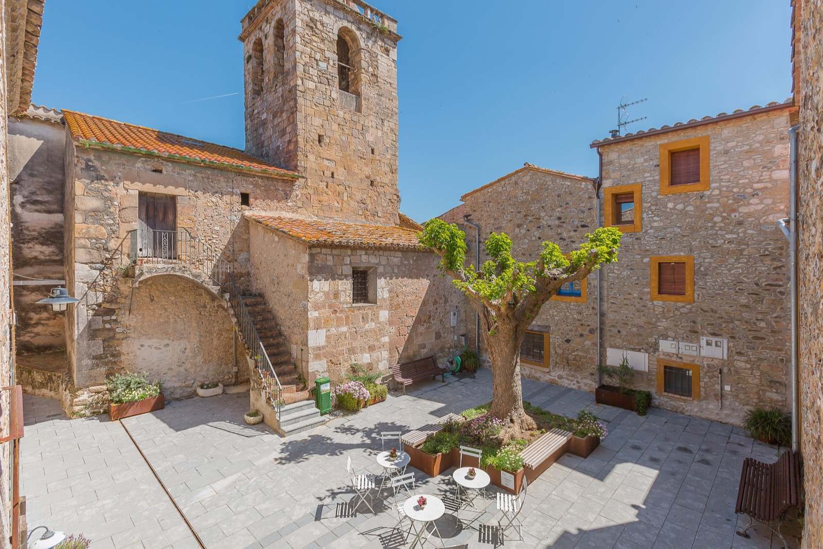 Commercial property in Girona, Spain 8 bedrooms, 727 sq.m. No. 22613