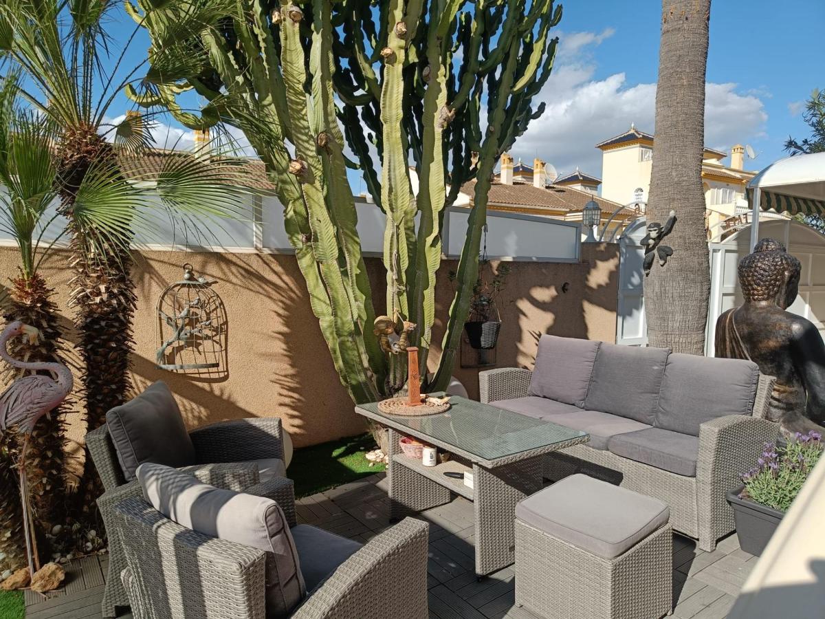 Villa a Benijofar, Alicante, Spagna 5 camere da letto, 177 mq. N° 104384