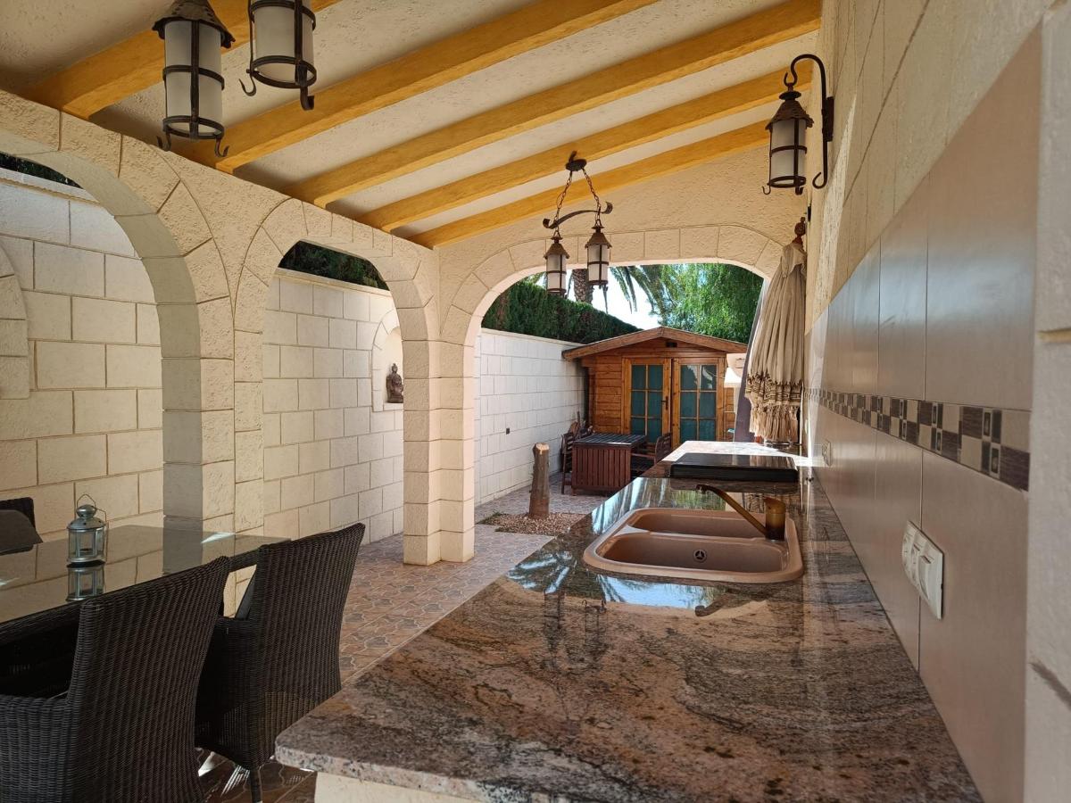 Villa a Benijofar, Alicante, Spagna 5 camere da letto, 177 mq. N° 104384