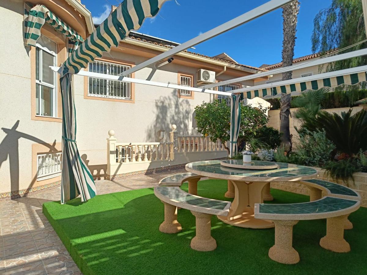 Villa a Benijofar, Alicante, Spagna 5 camere da letto, 177 mq. N° 104384