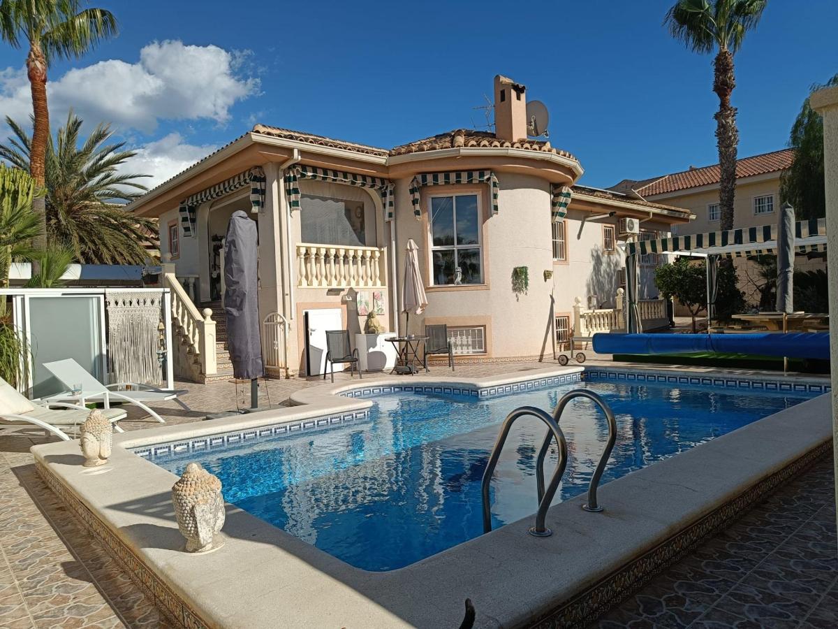 Villa a Benijofar, Alicante, Spagna 5 camere da letto, 177 mq. N° 104384