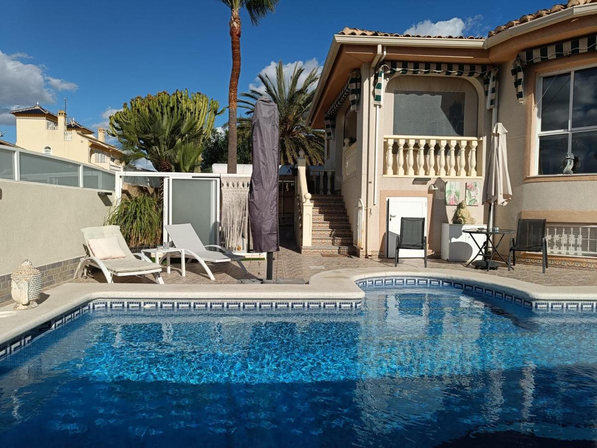 Villa a Benijofar, Alicante, Spagna 5 camere da letto, 177 mq. N° 104384