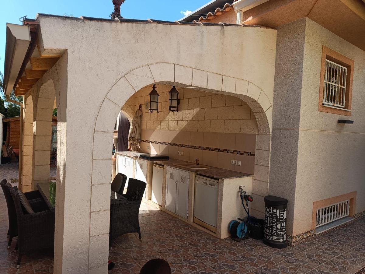 Villa a Benijofar, Alicante, Spagna 5 camere da letto, 177 mq. N° 104384