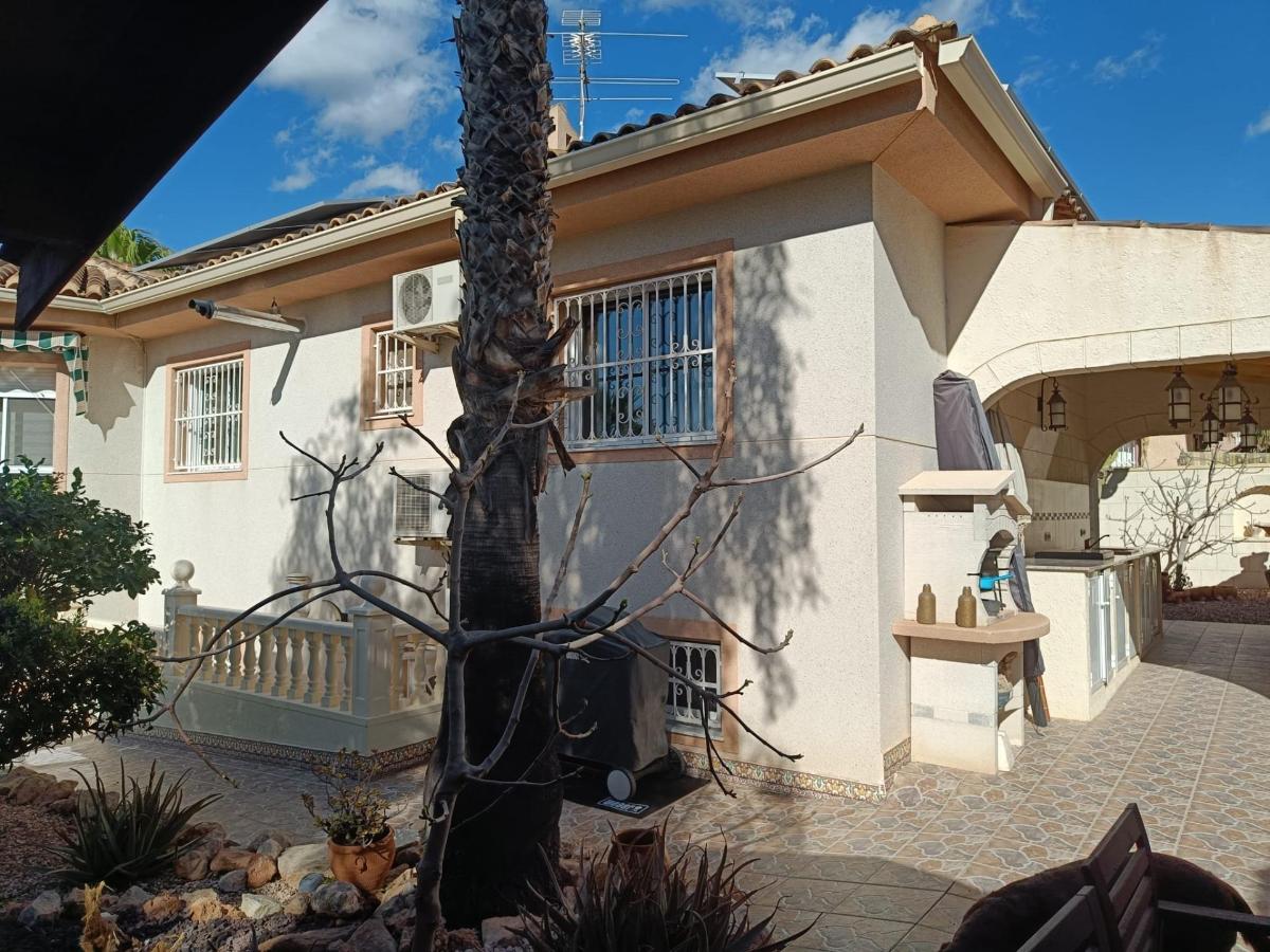Villa a Benijofar, Alicante, Spagna 5 camere da letto, 177 mq. N° 104384