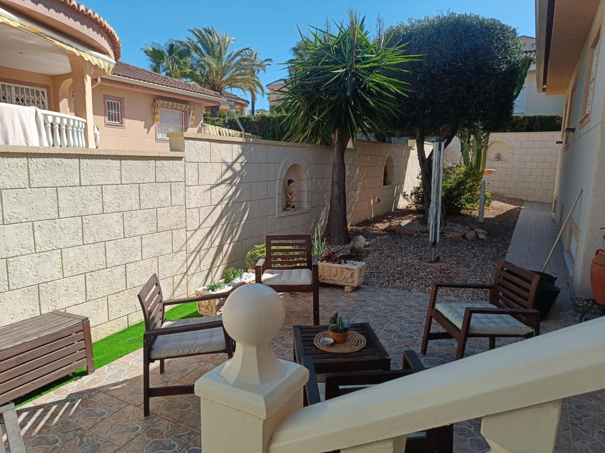 Villa a Benijofar, Alicante, Spagna 5 camere da letto, 177 mq. N° 104384