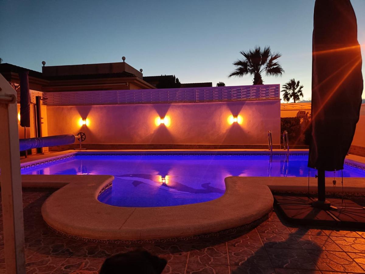 Villa a Benijofar, Alicante, Spagna 5 camere da letto, 177 mq. N° 104384