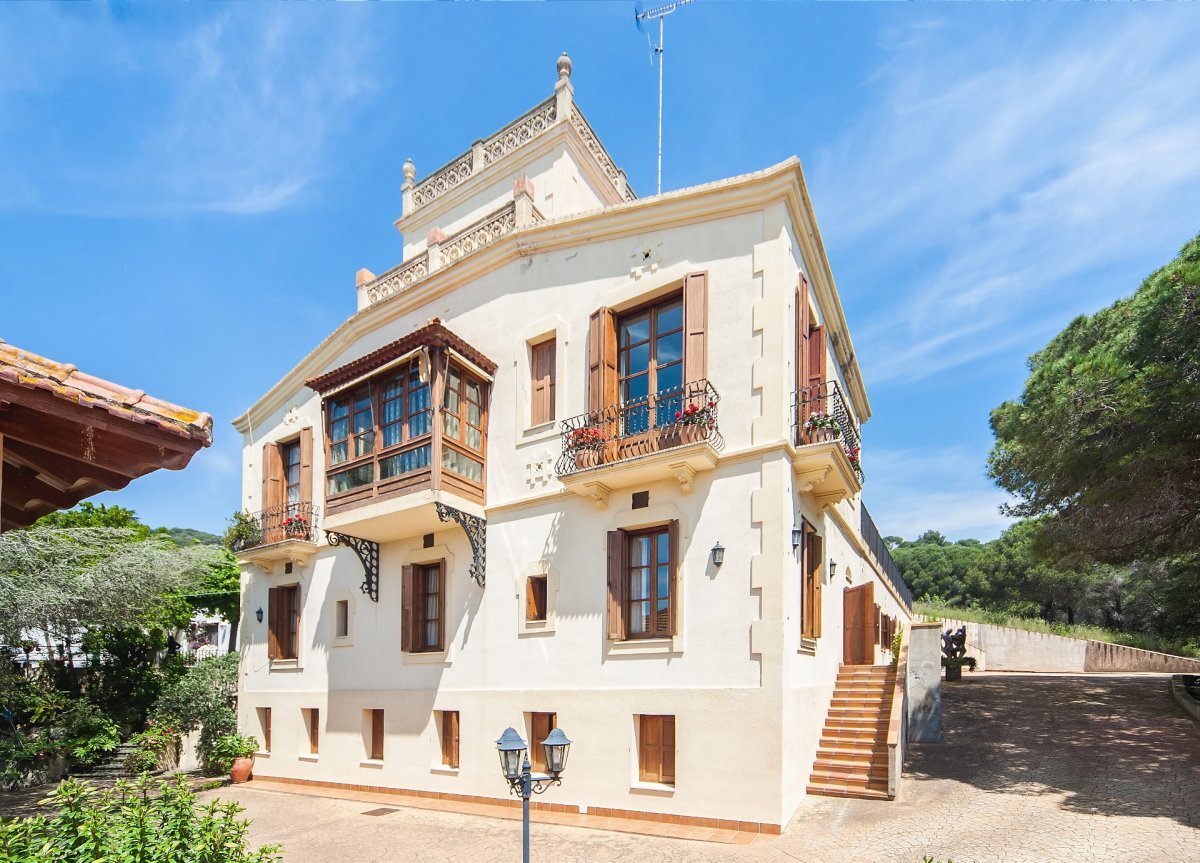 Hus i Mataro, Barcelona, Spanien 8 sovrum, 1648 kvm. Nr. 22828