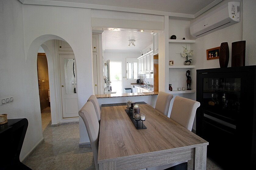 Villa a Villamartin, Alicante, Spagna 3 camere da letto, 155 mq. N° 103522