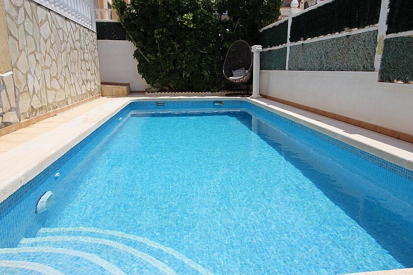 Villa a Villamartin, Alicante, Spagna 3 camere da letto, 155 mq. N° 103522