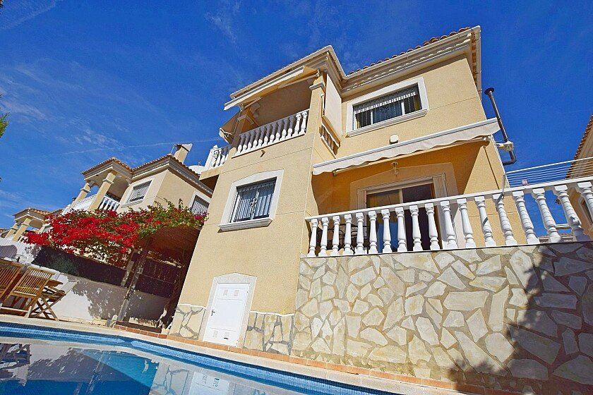Villa a Villamartin, Alicante, Spagna 3 camere da letto, 155 mq. N° 103522