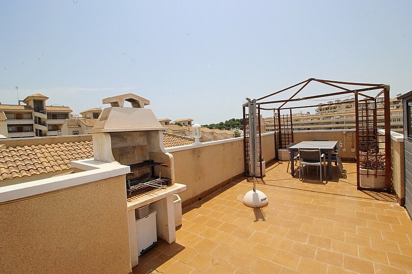 Villa a Villamartin, Alicante, Spagna 3 camere da letto, 155 mq. N° 103522