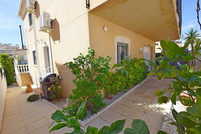 Villa a Villamartin, Alicante, Spagna 3 camere da letto, 155 mq. N° 103522