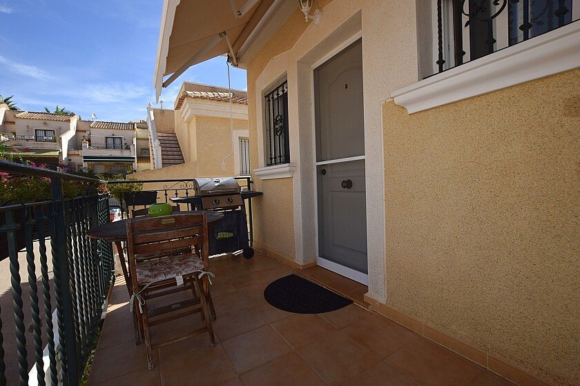 Villa a Villamartin, Alicante, Spagna 3 camere da letto, 155 mq. N° 103522