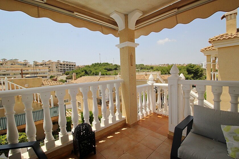 Villa a Villamartin, Alicante, Spagna 3 camere da letto, 155 mq. N° 103522