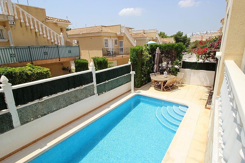 Villa a Villamartin, Alicante, Spagna 3 camere da letto, 155 mq. N° 103522