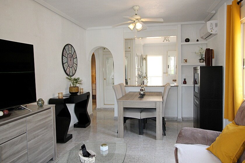 Villa a Villamartin, Alicante, Spagna 3 camere da letto, 155 mq. N° 103522