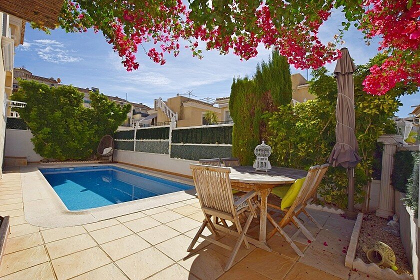 Villa a Villamartin, Alicante, Spagna 3 camere da letto, 155 mq. N° 103522