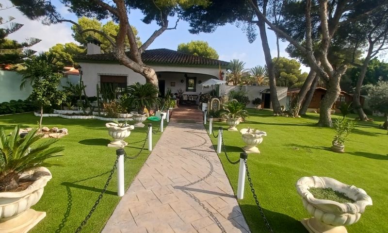 Villa Alicante, Spānijā 3 istabas, 250 m2 Nr. 115036