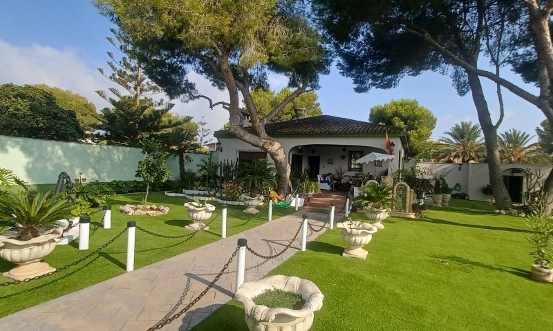 Villa Alicante, Spānijā 3 istabas, 250 m2 Nr. 115036