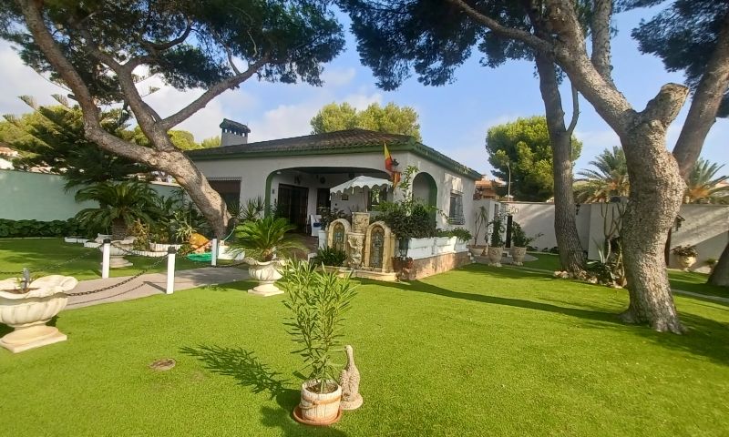 Villa Alicante, Spānijā 3 istabas, 250 m2 Nr. 115036