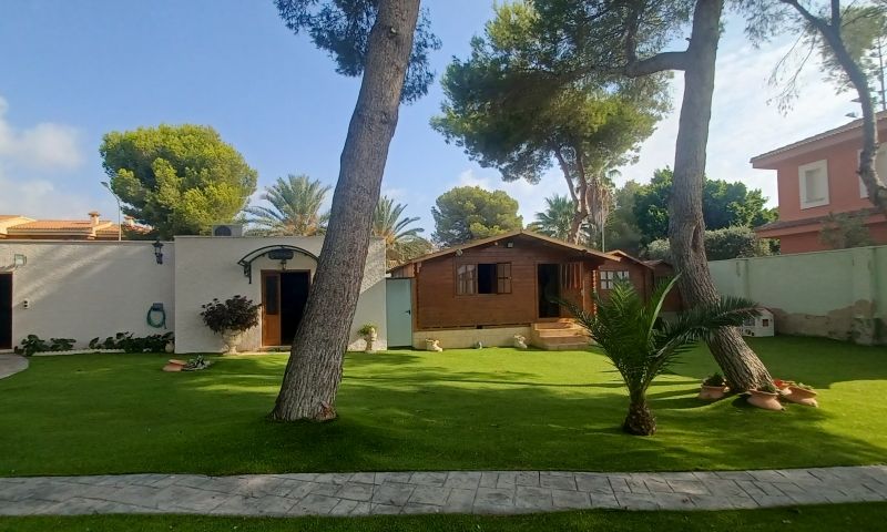 Villa Alicante, Spānijā 3 istabas, 250 m2 Nr. 115036