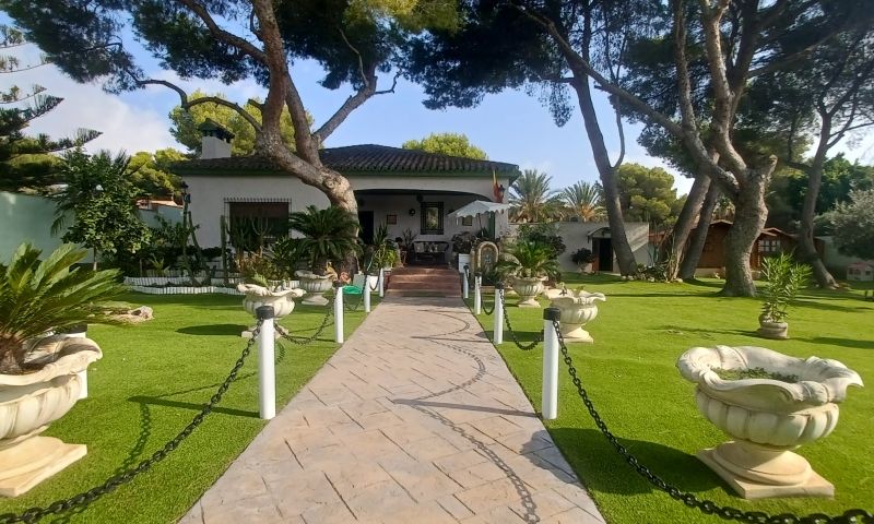 Villa Alicante, Spānijā 3 istabas, 250 m2 Nr. 115036