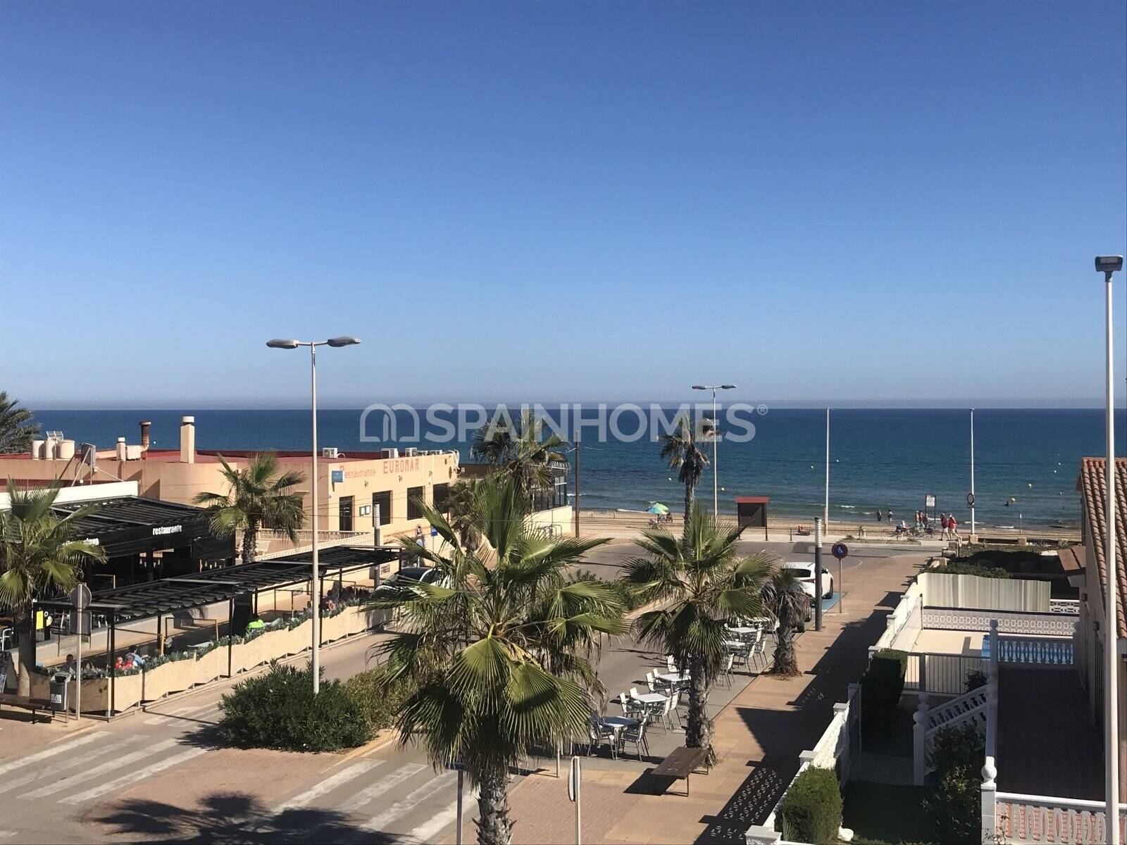 Villa a Torrevieja, Alicante, Spagna 4 camere da letto, 150 mq. N° 49406